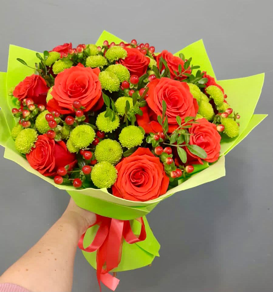 Букет цветов из: Хризантемы и Розы в Новой Чигле