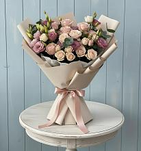 Букет цветов из:  Розы и Лизиантусы в Новой Чигле