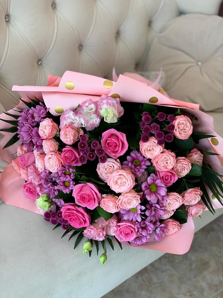 Букет цветов из: Хризантемы, Розы и Лизиантусы в Новой Чигле