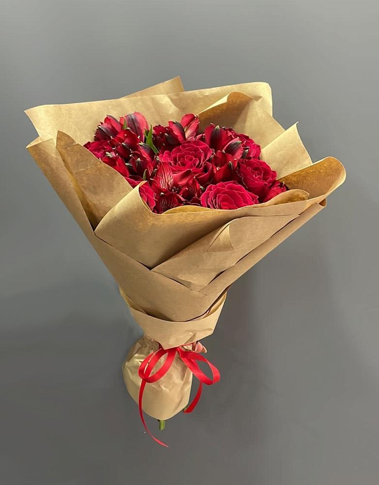 Букет цветов из: Альстромерии и Розы в Новой Чигле