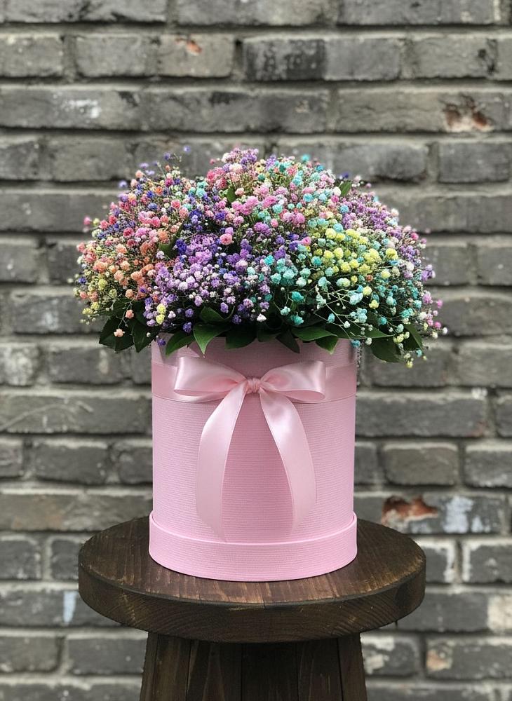 Цветочная композиция из Гипсофила и Розы в шляпной коробке в Новой Чигле