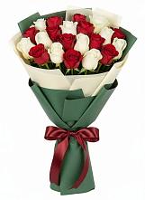 Букет Микс из красных и белых роз в Новой Чигле