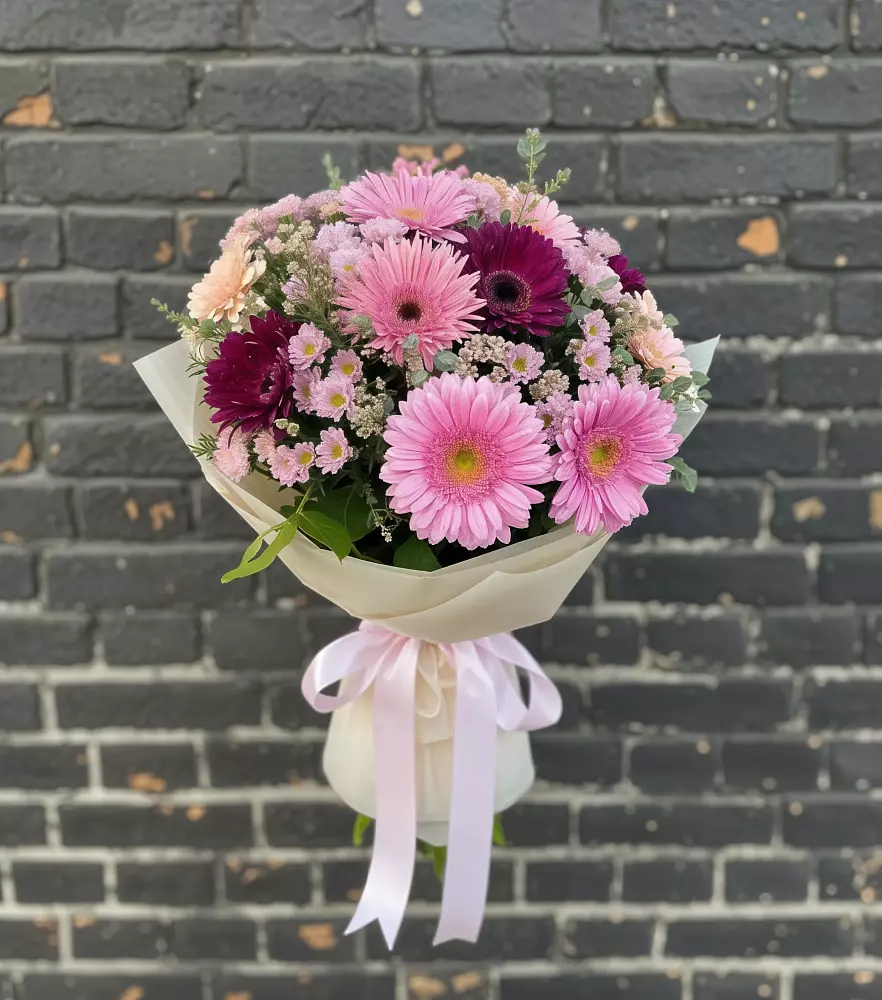 Букет цветов из: Герберы и Хризантемы в Новой Чигле