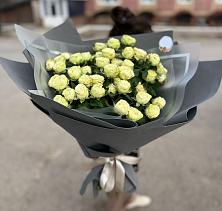 Букет Белые кустовые розы Солинеро в Новой Чигле
