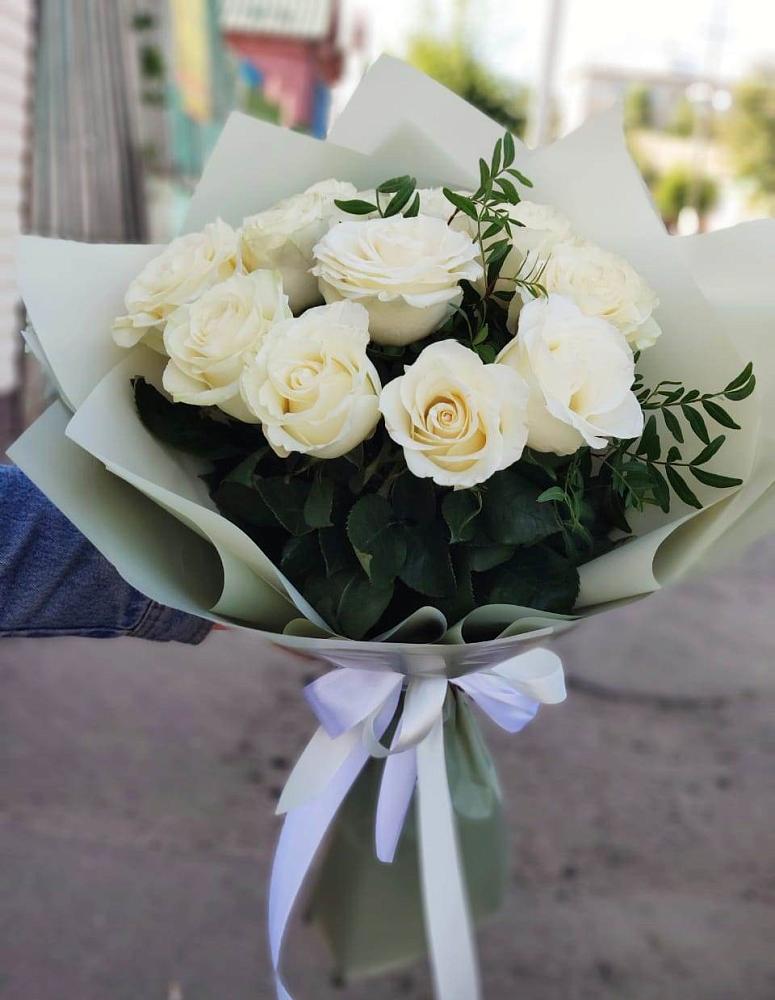 Букет Белые розы Проуд в Новой Чигле