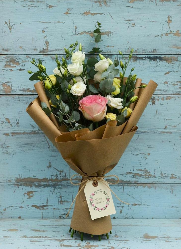 Букет цветов из: Розы и Лизиантусы в Новой Чигле