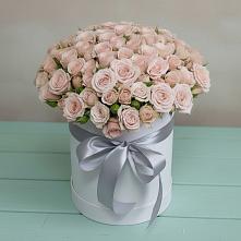 Цветочная композиция из Розы в шляпной коробке в Новой Чигле