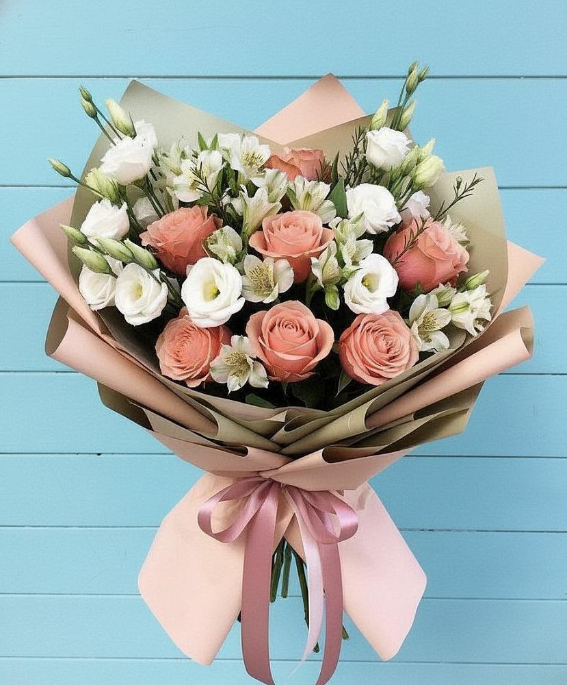 Букет цветов из: Розы, Альстромерии и Лизиантусы в Новой Чигле