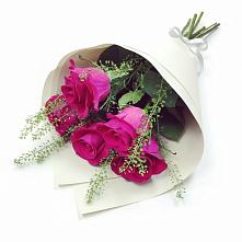 Букет цветов из:  Розы в Новой Чигле