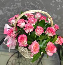 Цветочная композиция из Розы в корзине в Новой Чигле