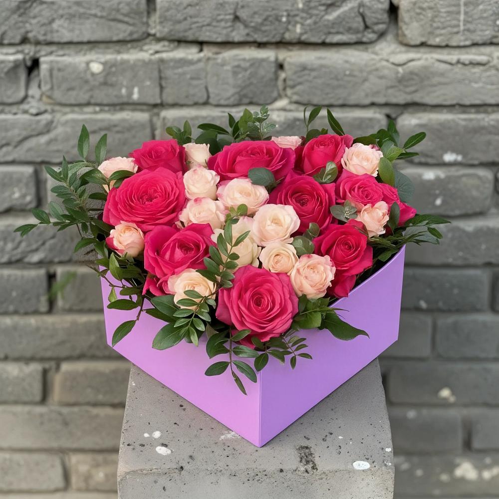 Цветочная композиция из Розы в коробке в Новой Чигле