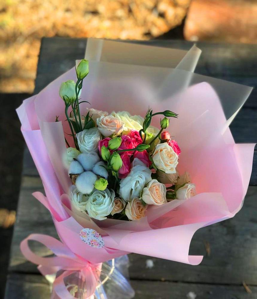 Букет цветов из: Розы и Лизиантусы в Новой Чигле