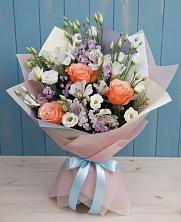 Букет цветов из:  Лизиантусы, Розы, Альстромерии и Гипсофила в Новой Чигле