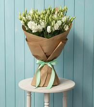 Букет цветов из:  Лизиантусы в Новой Чигле