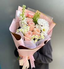 Букет цветов из:  Хризантемы и Розы в Новой Чигле