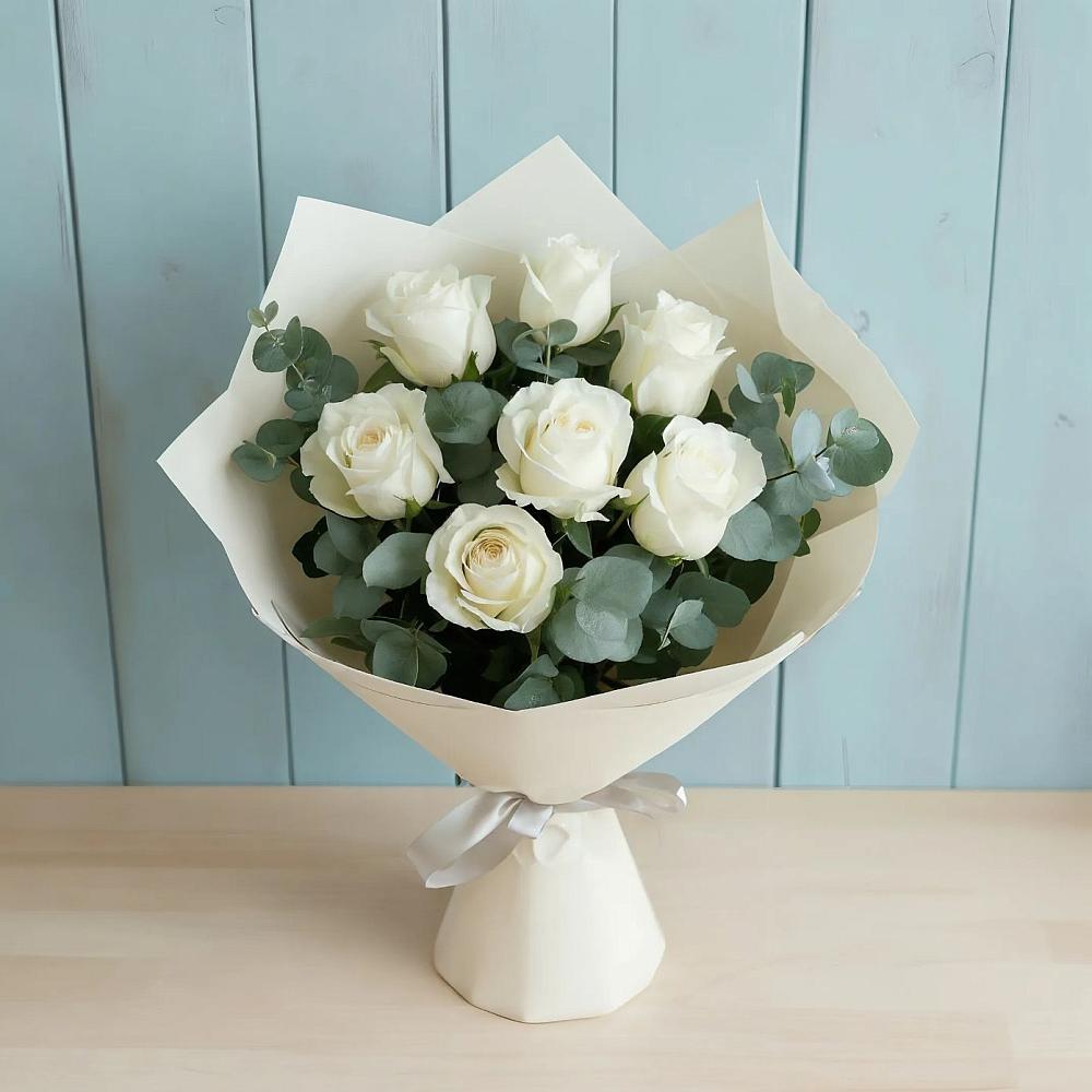 Букет Белые розы в Эвкалипте в Новой Чигле