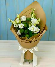 Букет цветов из:  Хризантемы и Лизиантусы в Новой Чигле