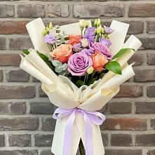 Букет цветов из:  Лизиантусы и Розы #REPLACE_PRED# Новой Чигле