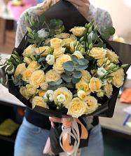 Букет птица счастья в Новой Чигле Букет цветов из: Розы и Лизиантусы в Новой Чигле