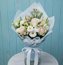 Букет цветов из:  Розы и Лизиантусы в Новой Чигле