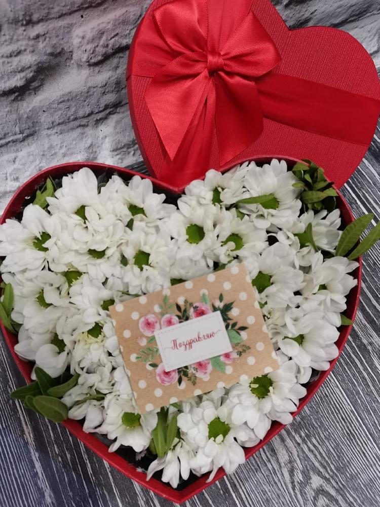 Цветочная композиция из Хризантемы в виде сердца в Новой Чигле