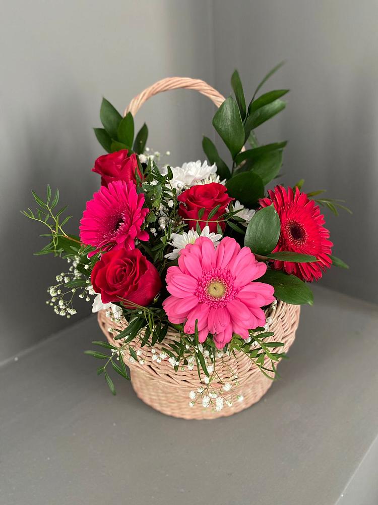 Цветочная композиция из Розы, Хризантемы и Герберы в корзине в Новой Чигле