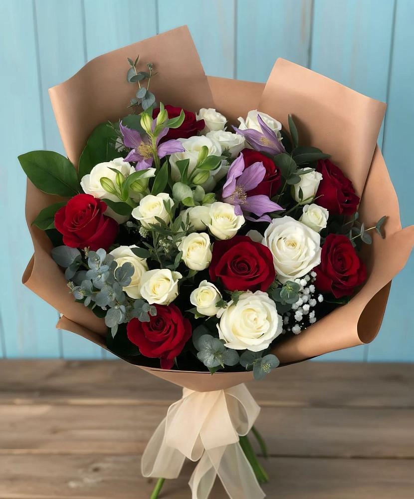 Букет цветов из: Розы и Альстромерии в Новой Чигле