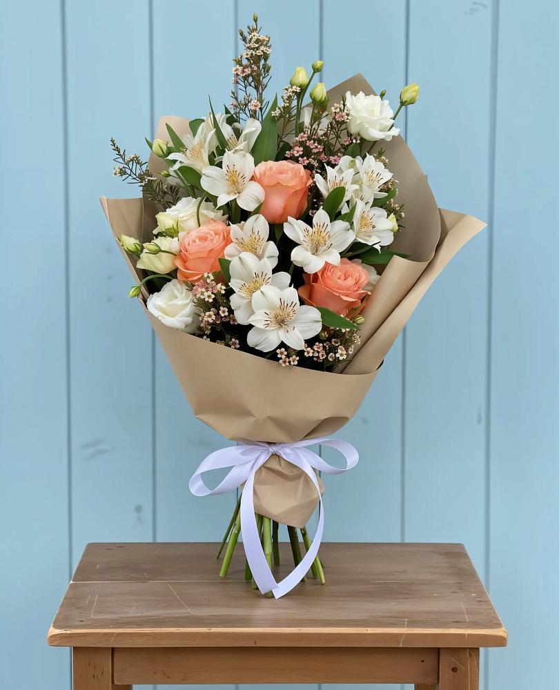 Букет цветов из: Альстромерии, Лизиантусы, Розы и Хризантемы в Новой Чигле